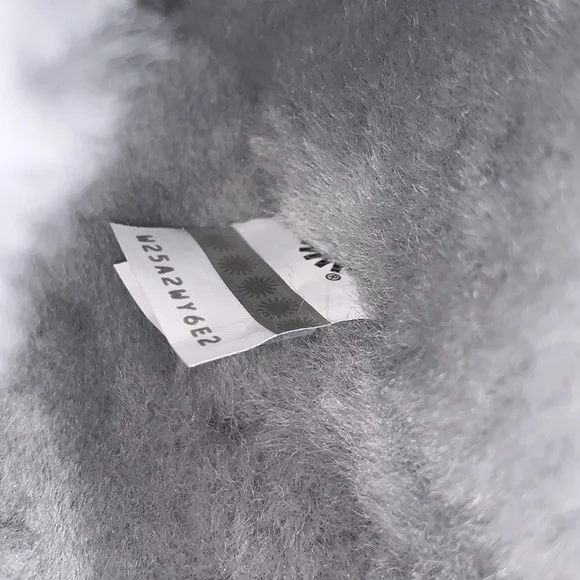 UGG SIZE 6 BRAND NEW IN BOX AZALEA CHARM GORGEOUS BOOTS - Picture 10 of 15